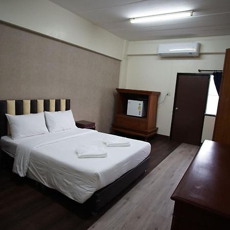 Kim Hotel @ Bangplong Ban Bang Prong Екстериор снимка